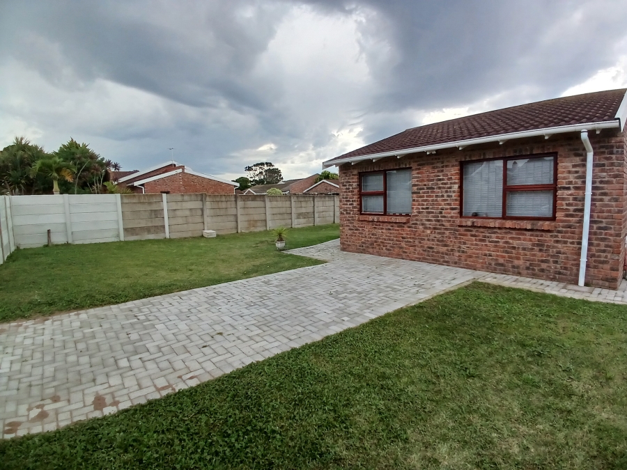To Let 2 Bedroom Property for Rent in Greenshields Park Eastern Cape